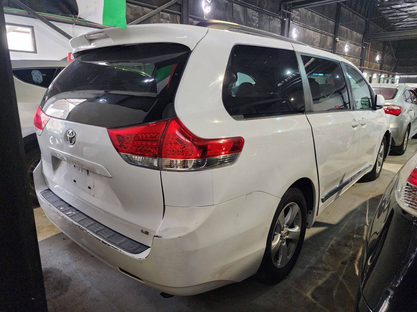 2012 TOYOTA SIENNA — 184656 Miles — Lot 246447 — Al Quoz - Marhaba Auctions Used Cars - Image 5