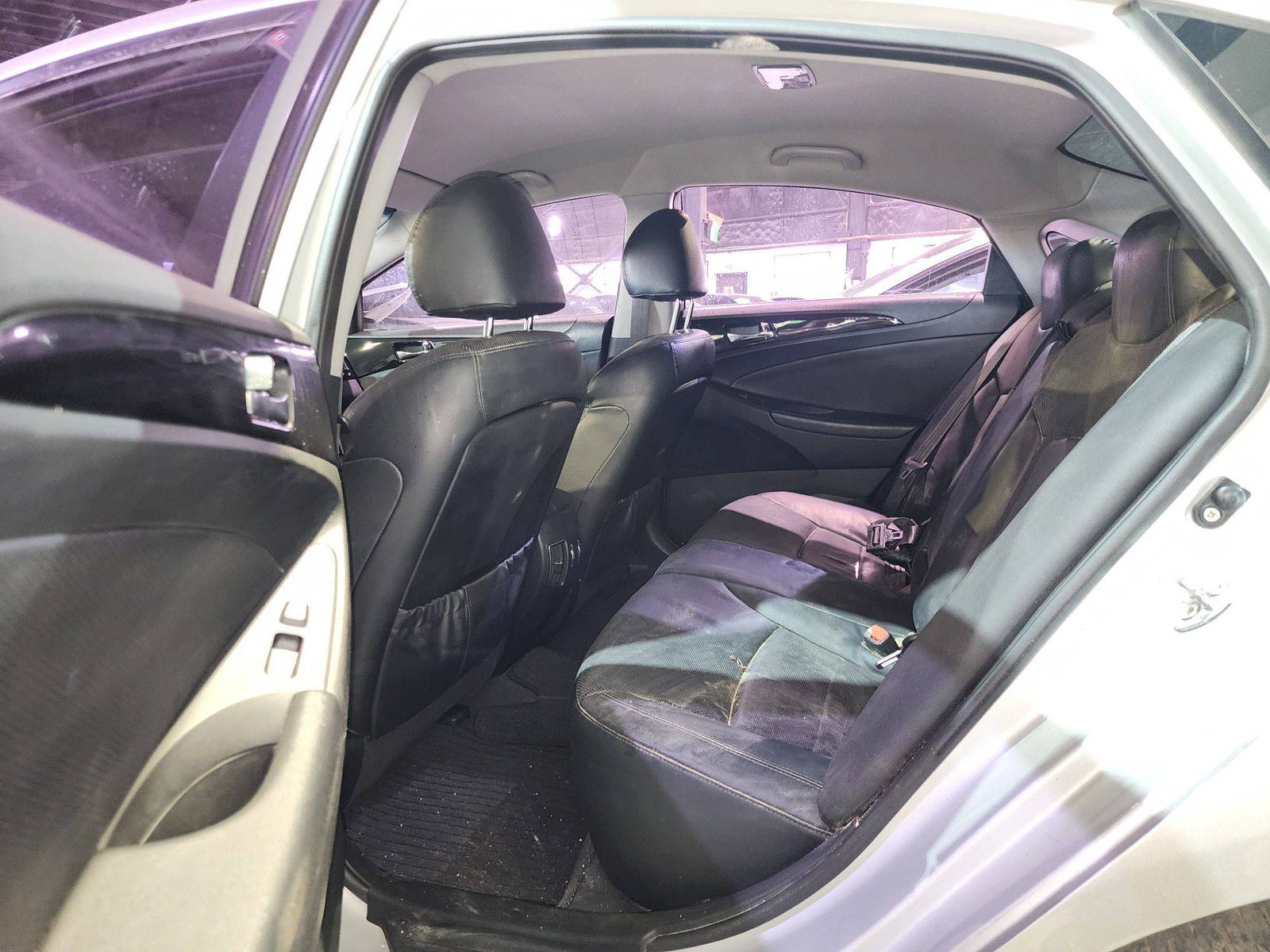 2011 HYUNDAI SONATA — 199463 KM — Lot 297758 — Al Quoz - Marhaba Auctions Used Cars - Image 7