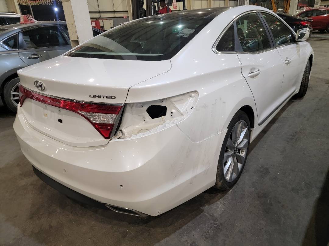 2015 HYUNDAI AZERA — 87350 Miles — Lot 3388422 — Main - Marhaba Auctions Used Cars - Image 4