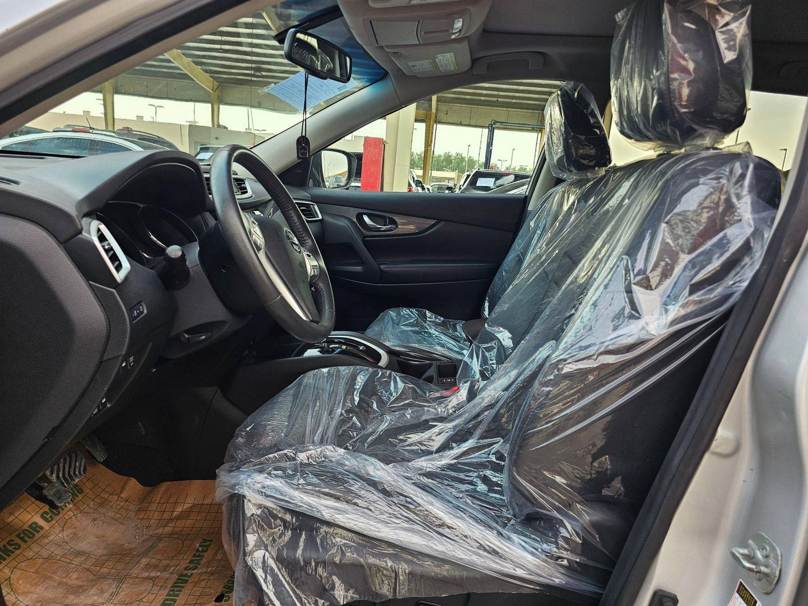 2015 NISSAN ROGUE — 231681 KM — Lot V8FC889386 — Souq - Marhaba Auctions Used Cars - Image 9