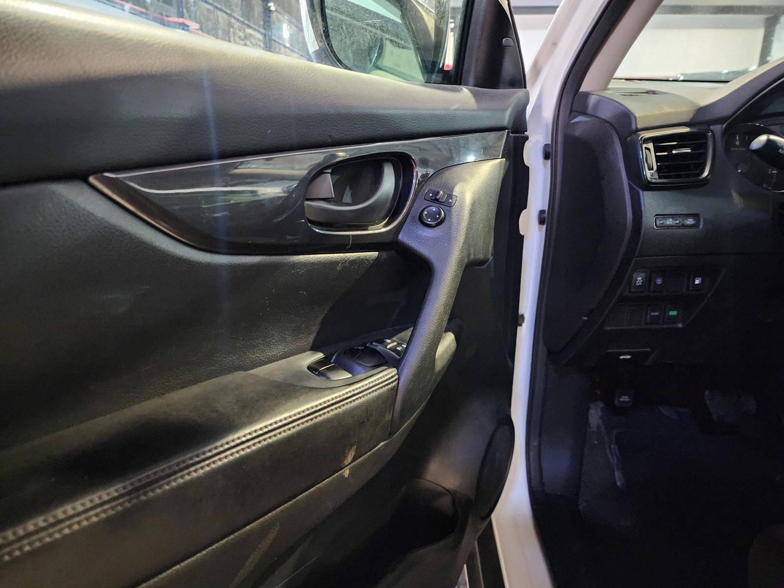 2020 NISSAN ROGUE — 129819 Miles — Lot 7986 — Al Quoz - Marhaba Auctions Used Cars - Image 10