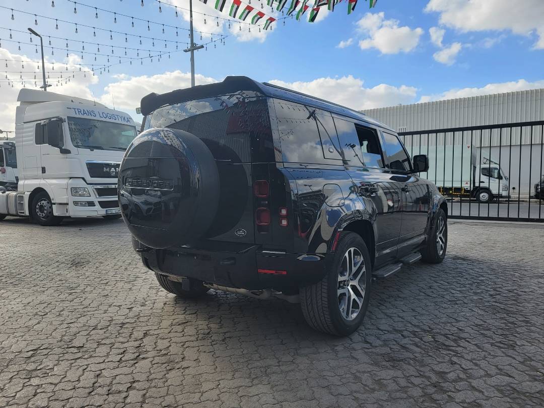 2022 LAND ROVER DEFENDER 110 X-DYNAMIC SE — 33802 KM — Lot 63108693 — Al Quoz - Marhaba Auctions Used Cars - Image 4
