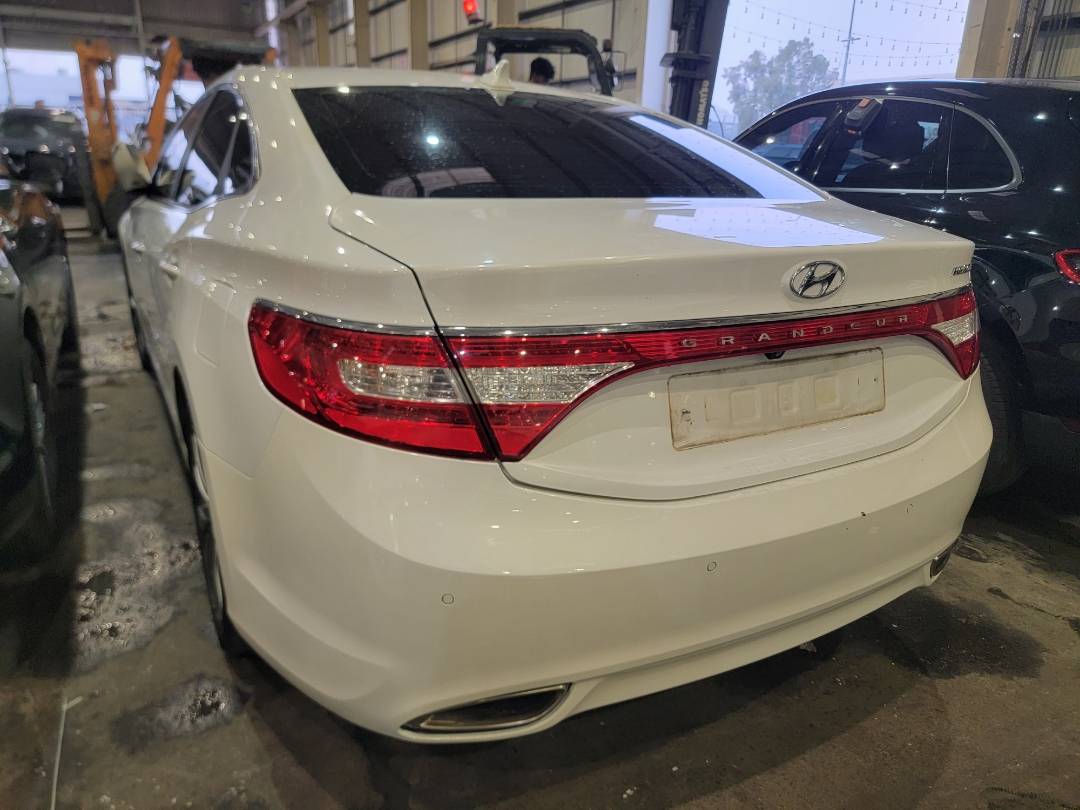 2011 HYUNDAI GRANDEUR — 254766 KM — Lot A009720 — Main - Marhaba Auctions Used Cars - Image 4