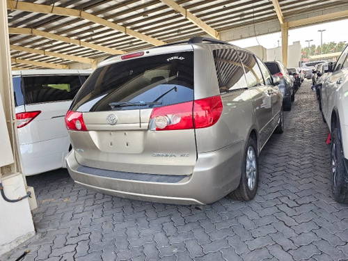 TOYOTA SIENNA