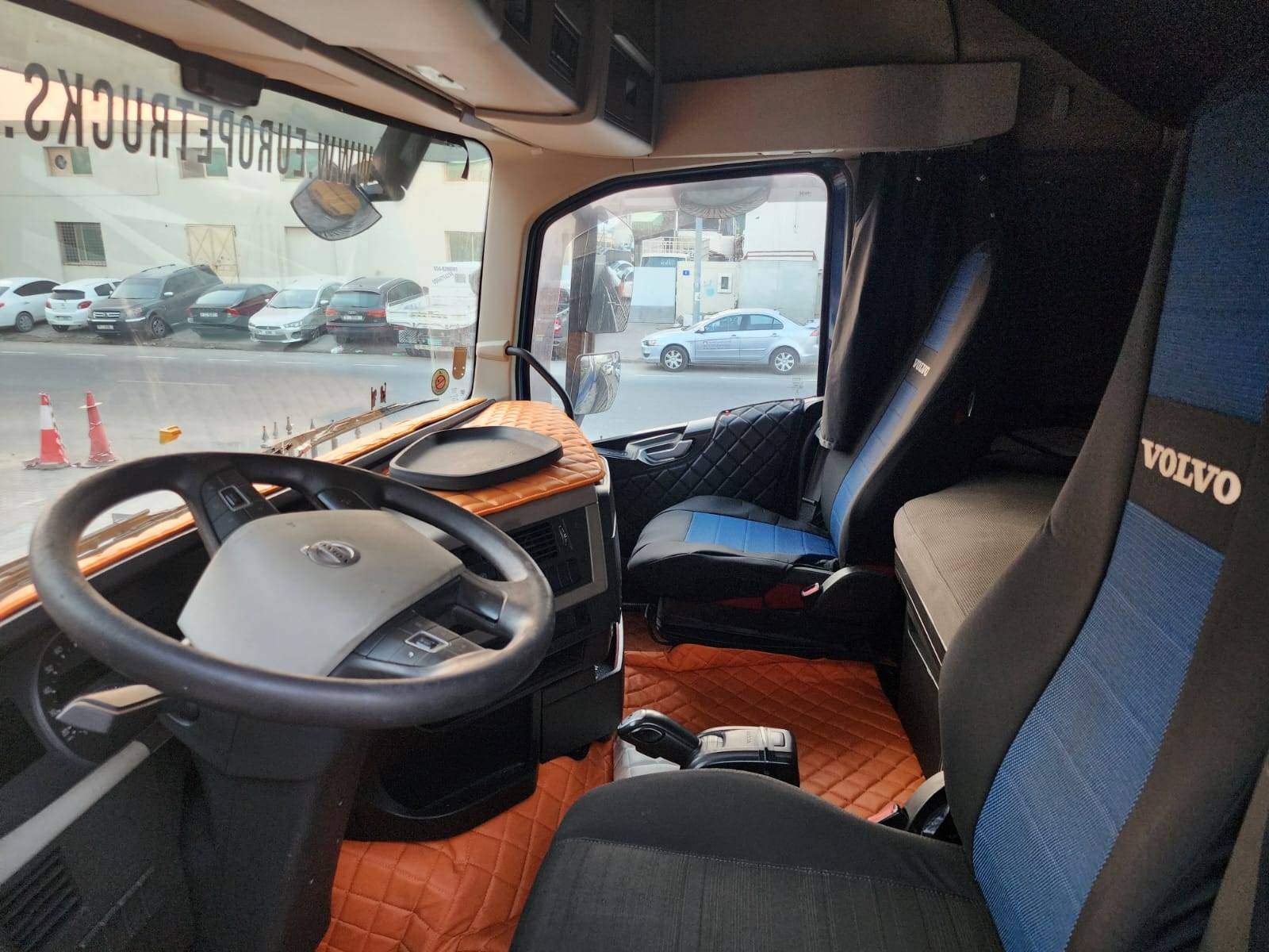 2015 VOLVO FH-Series — 925877 KM — Lot 42960 — Al Quoz - Marhaba Auctions Used Cars - Image 5