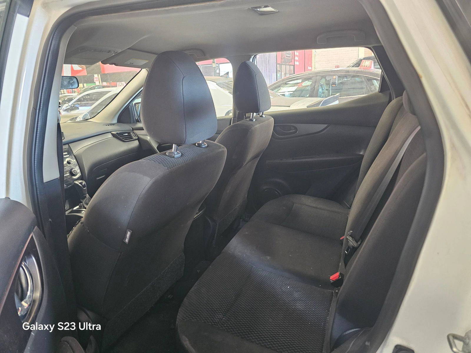 2017 NISSAN QASHQAI — 292138 KM — Lot 007042 — Main - Marhaba Auctions Used Cars - Image 10