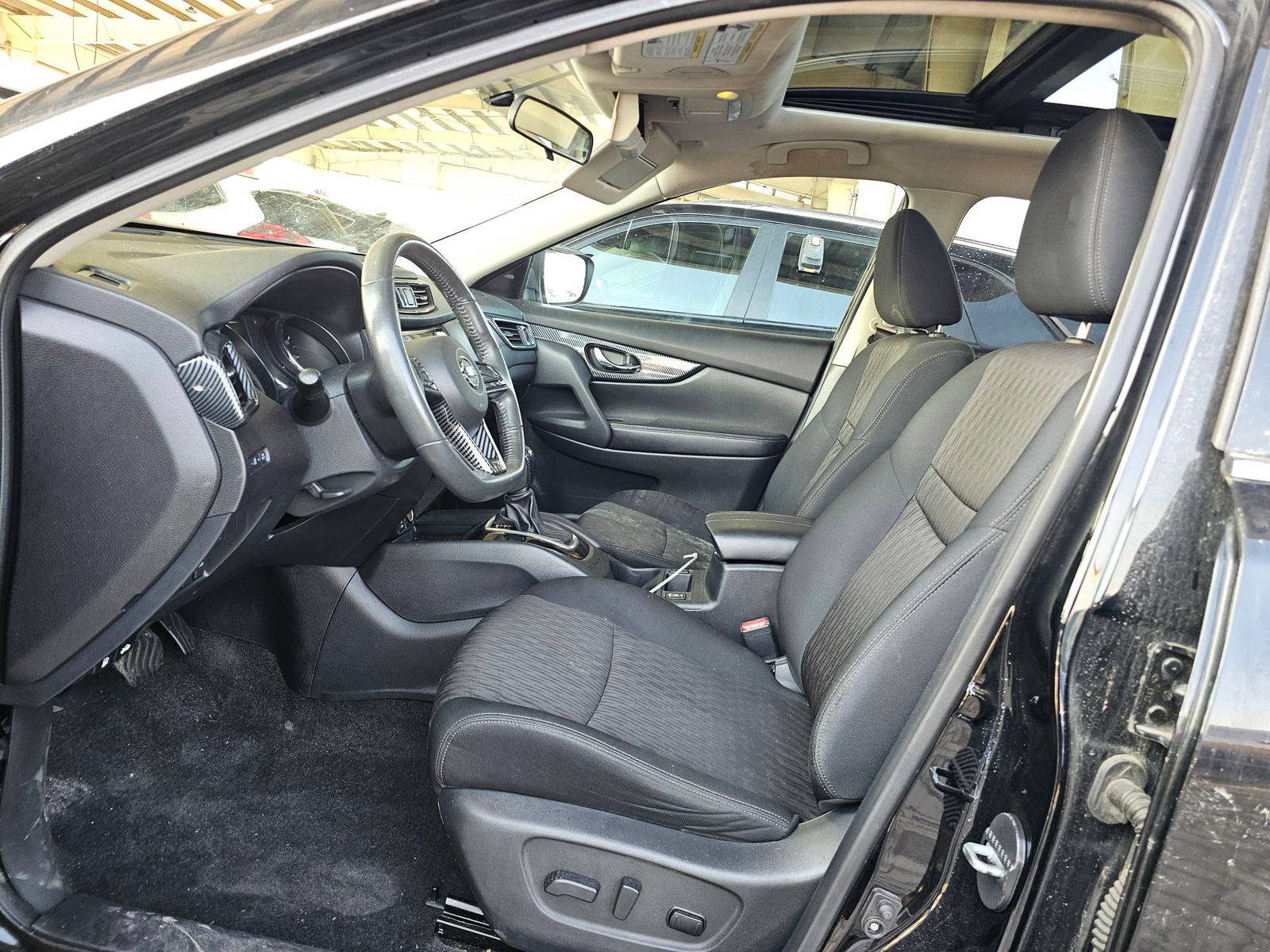2017 NISSAN ROGUE — 77629 Miles — Lot 2MV6HC766477 — Souq - Marhaba Auctions Used Cars - Image 9