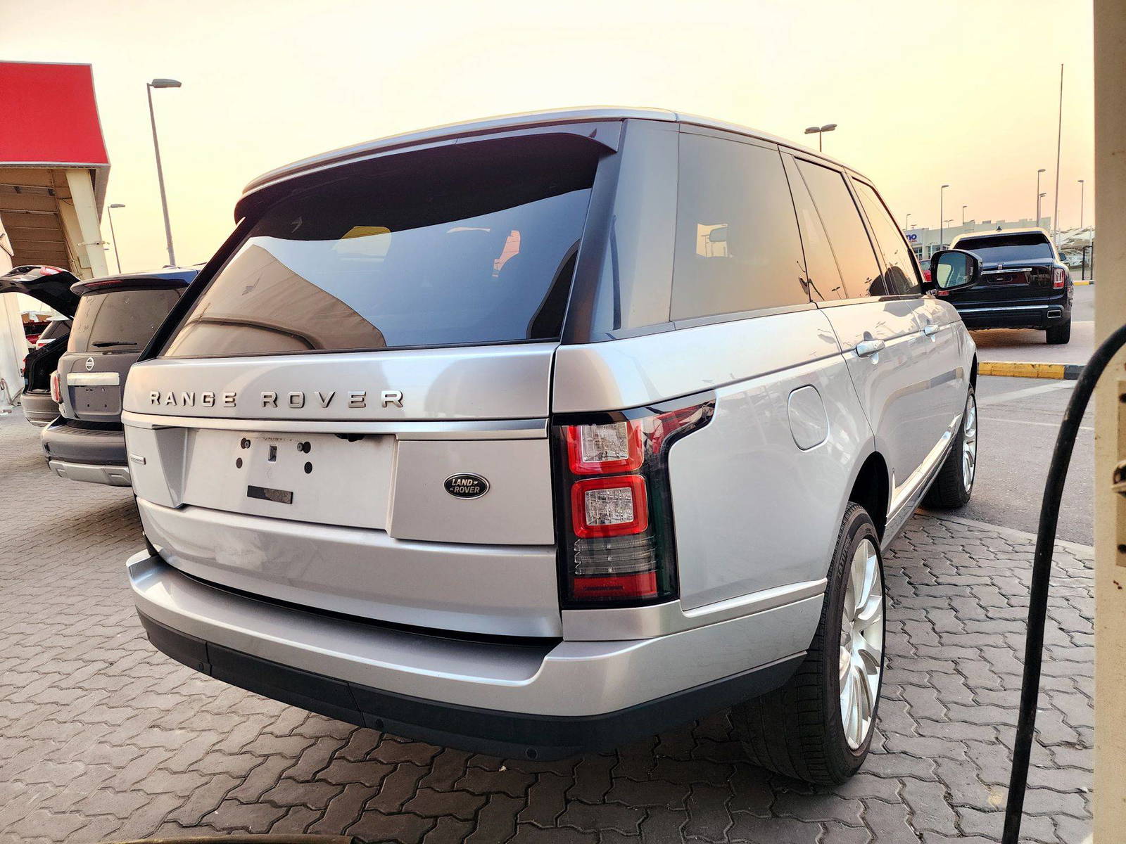 2016 LAND ROVER RANGE ROVER SUPERCHARGED — 150691 Miles — Lot 61260414 — Souq - Marhaba Auctions Used Cars - Image 5
