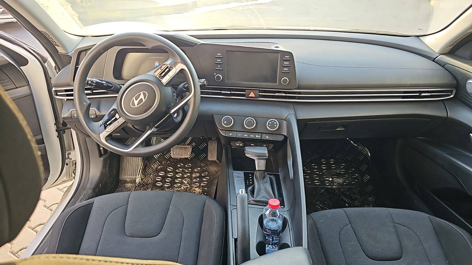 2025 HYUNDAI ELANTRA — 25664 KM — Lot 3SU934113 — Souq - Marhaba Auctions Used Cars - Image 8