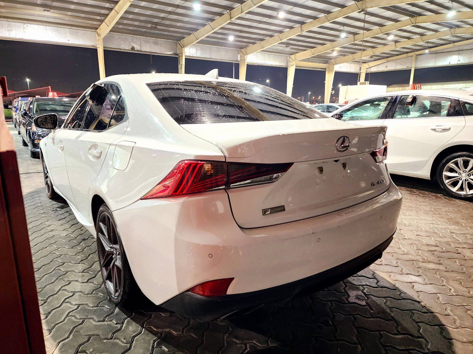 2018 LEXUS IS 300 — 135132 KM — Lot D27J5065017 — Souq - Marhaba Auctions Used Cars - Image 4