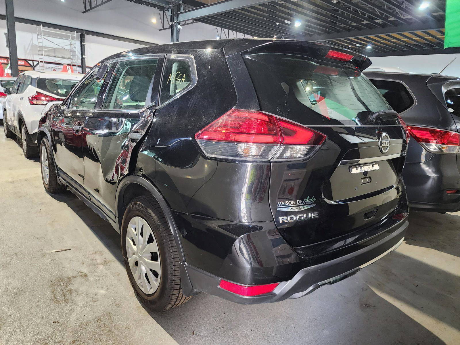 2017 NISSAN ROGUE — 136444 KM — Lot 17967 — Al Quoz - Marhaba Auctions Used Cars - Image 5