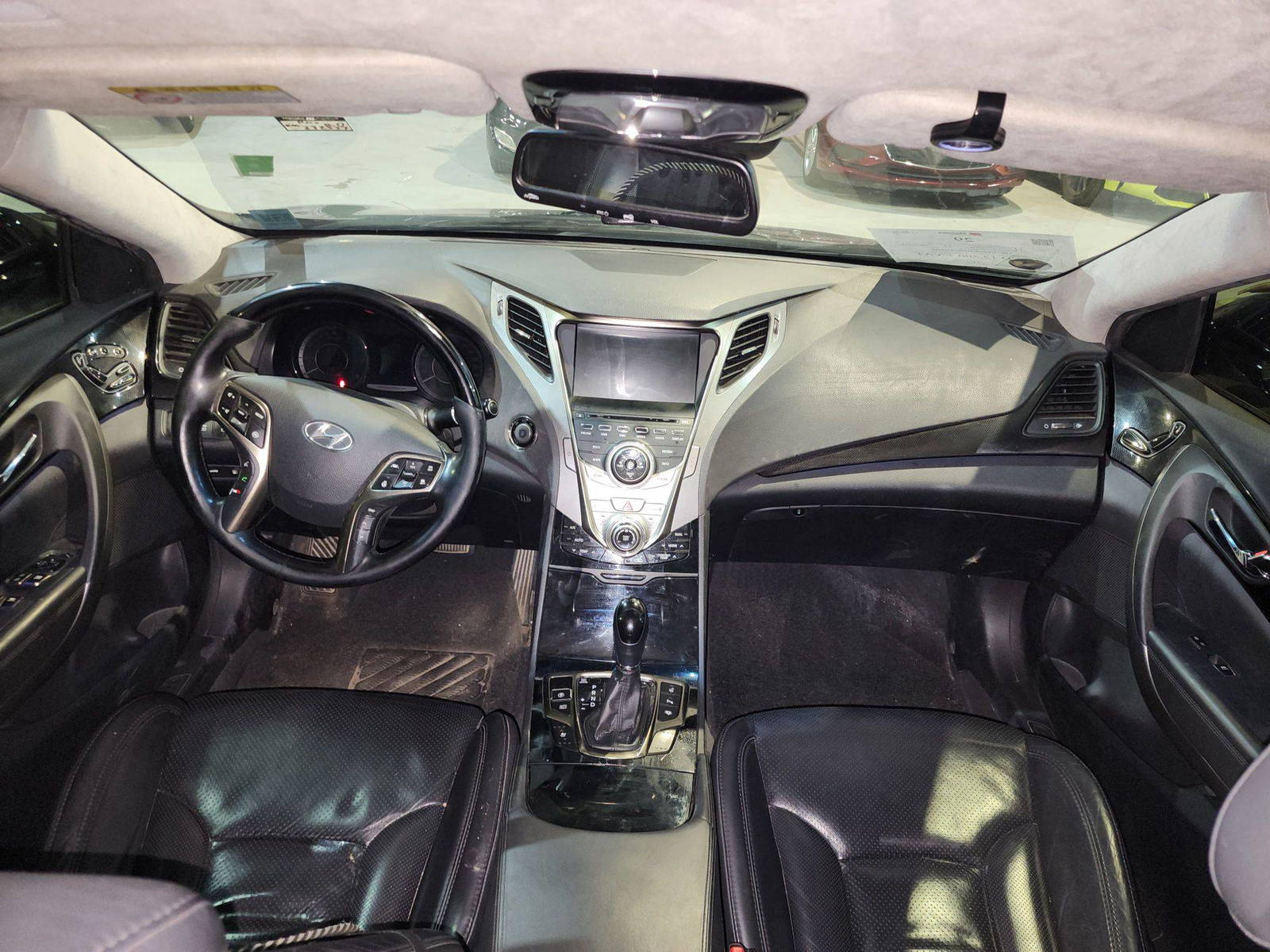 2012 HYUNDAI GRANDEUR — 232537 KM — Lot 168193 — Al Quoz - Marhaba Auctions Used Cars - Image 8