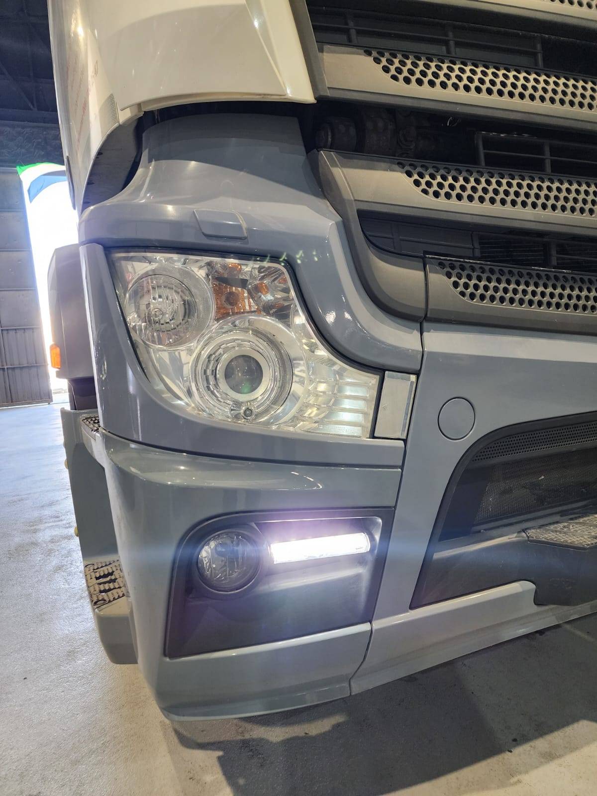 2016 MERCEDES BENZ ACTROS — 828173 KM — Lot 10033401 — Al Quoz - Marhaba Auctions Used Cars - Image 17