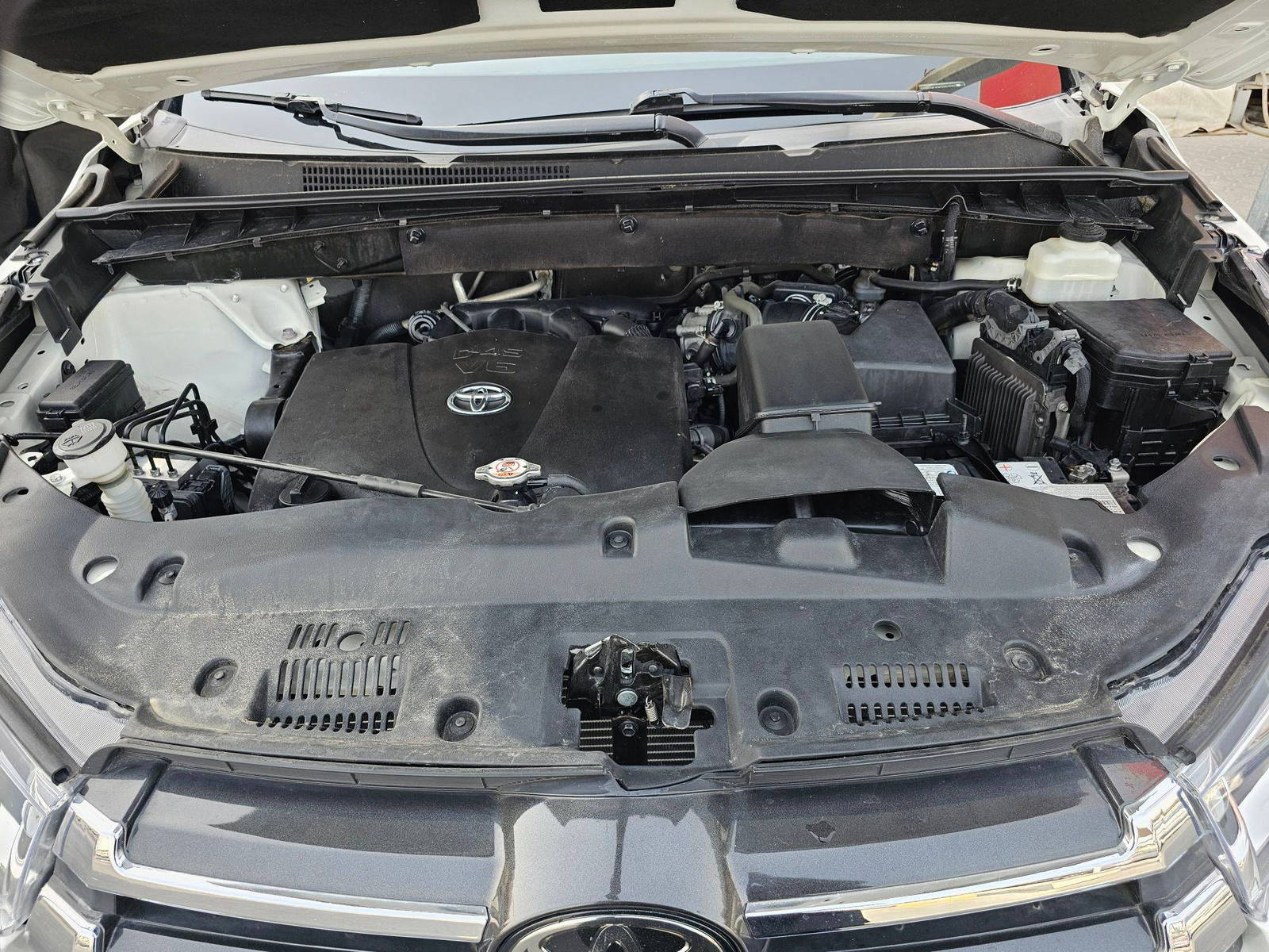 2019 TOYOTA HIGHLANDER — 196242 Miles — Lot ZZRFH9KS301705 — Souq - Marhaba Auctions Used Cars - Image 11