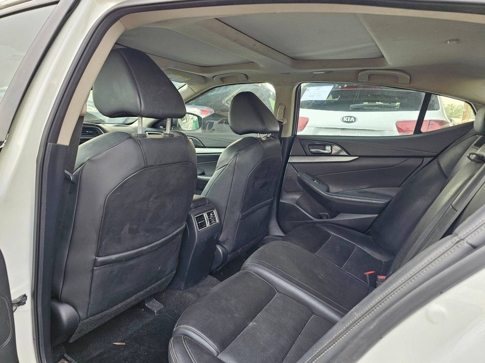 2017 NISSAN MAXIMA — 173247 Miles — Lot 5HC427092 — Souq - Marhaba Auctions Used Cars - Image 6