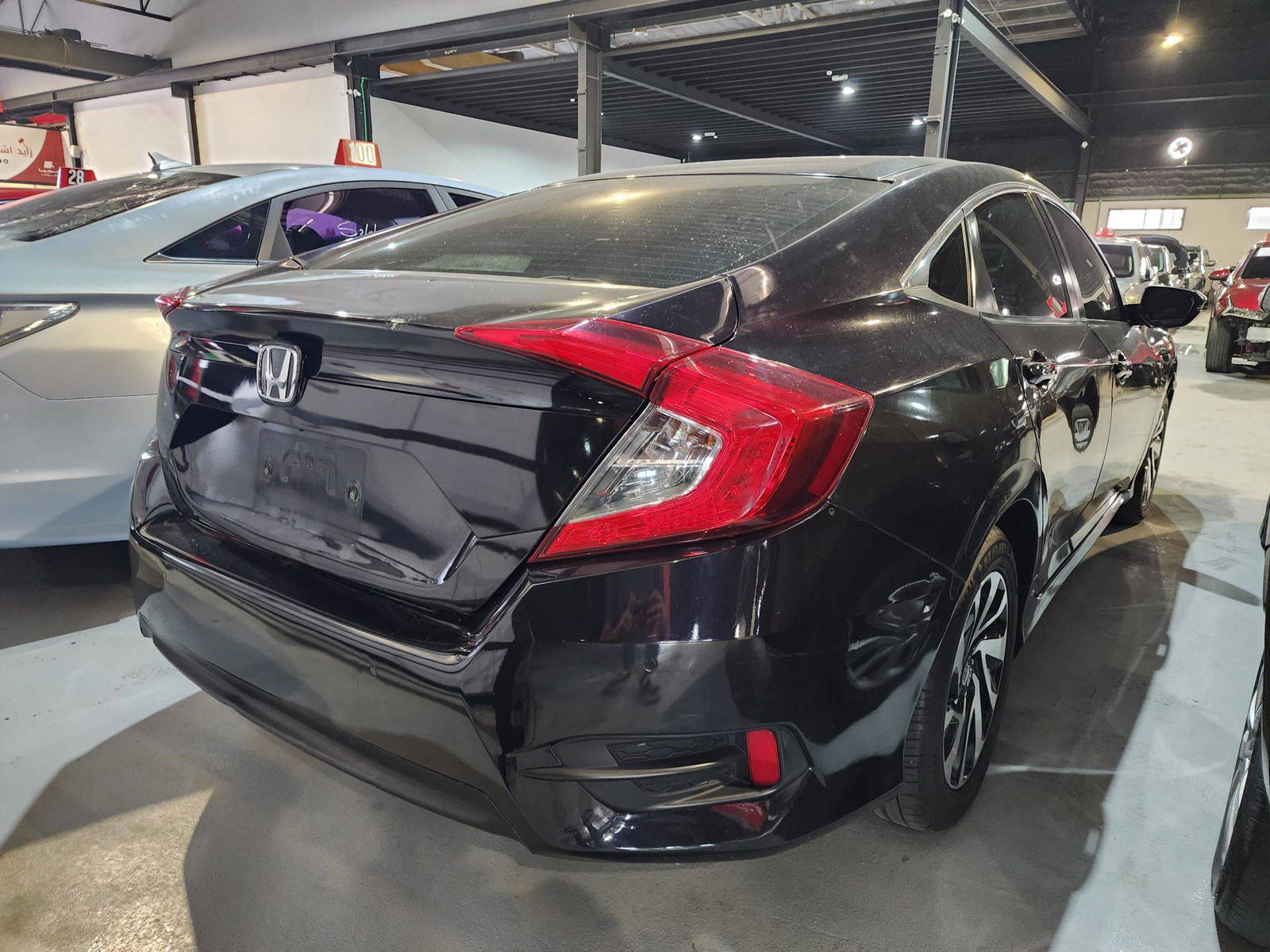 2017 HONDA CIVIC — 274181 KM — Lot 15921 — Al Quoz - Marhaba Auctions Used Cars - Image 6