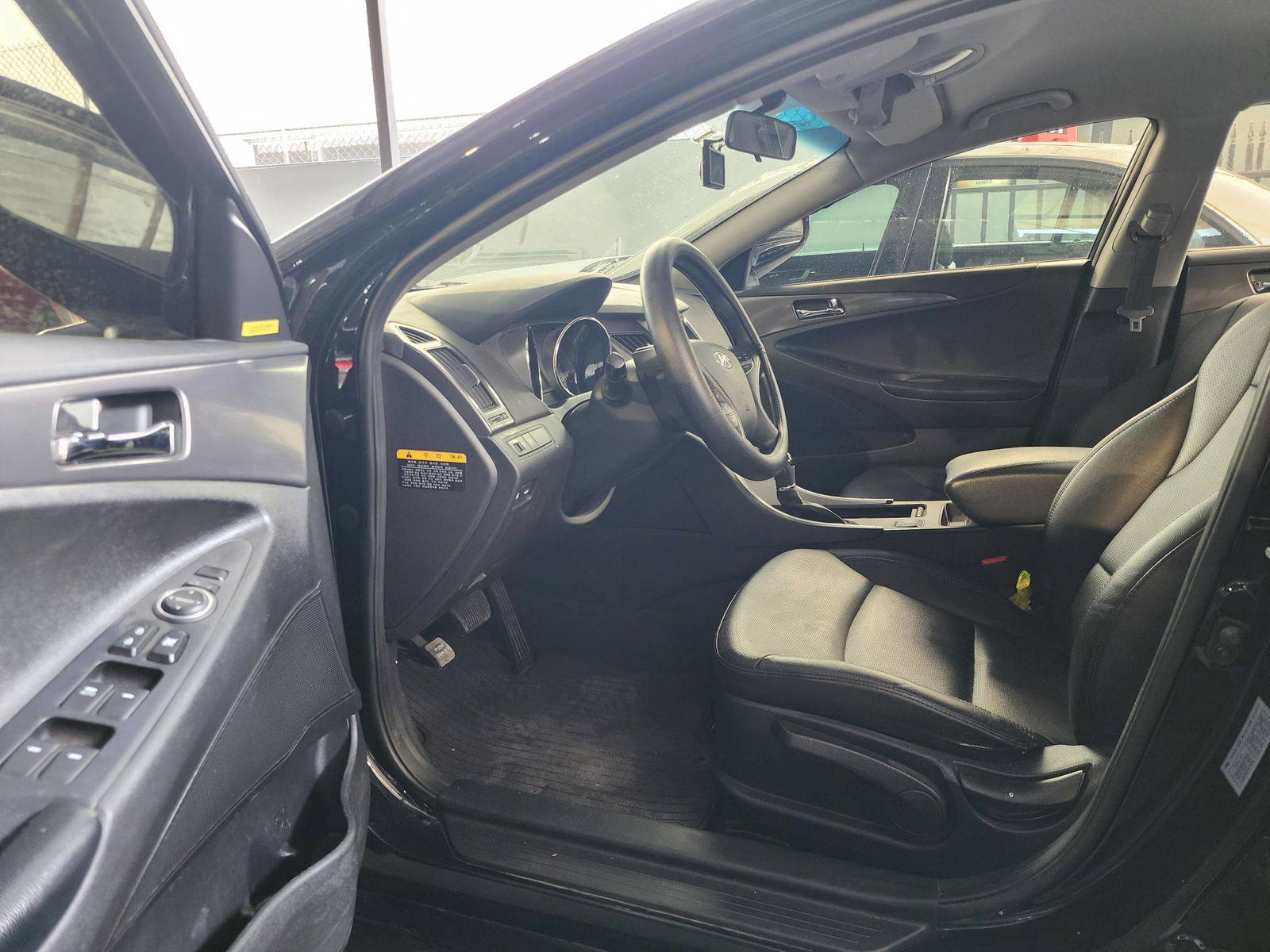 2014 HYUNDAI SONATA — 191072 KM — Lot 086495 — Souq - Marhaba Auctions Used Cars - Image 9