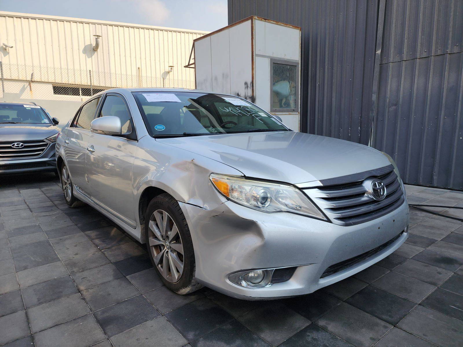 2011 TOYOTA AVALON — 219625 Miles — Lot 14280 — Al Quoz - Marhaba Auctions Used Cars - Image 4
