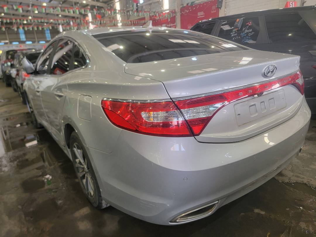 2011 HYUNDAI GRANDEUR — 232728 KM — Lot BA046240 — Main - Marhaba Auctions Used Cars - Image 5
