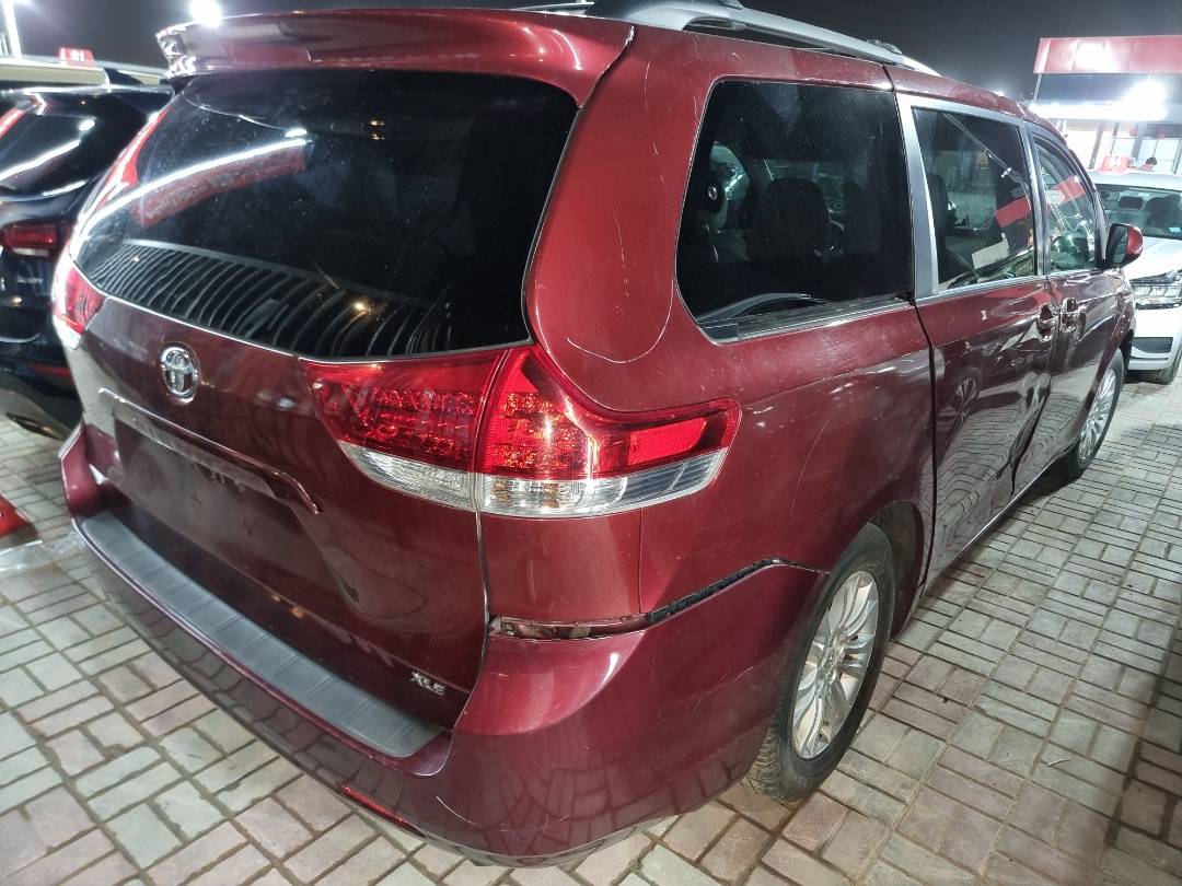 2011 TOYOTA SIENNA — 210132 Miles — Lot 39594674 - Marhaba Auctions Used Cars - Image 4