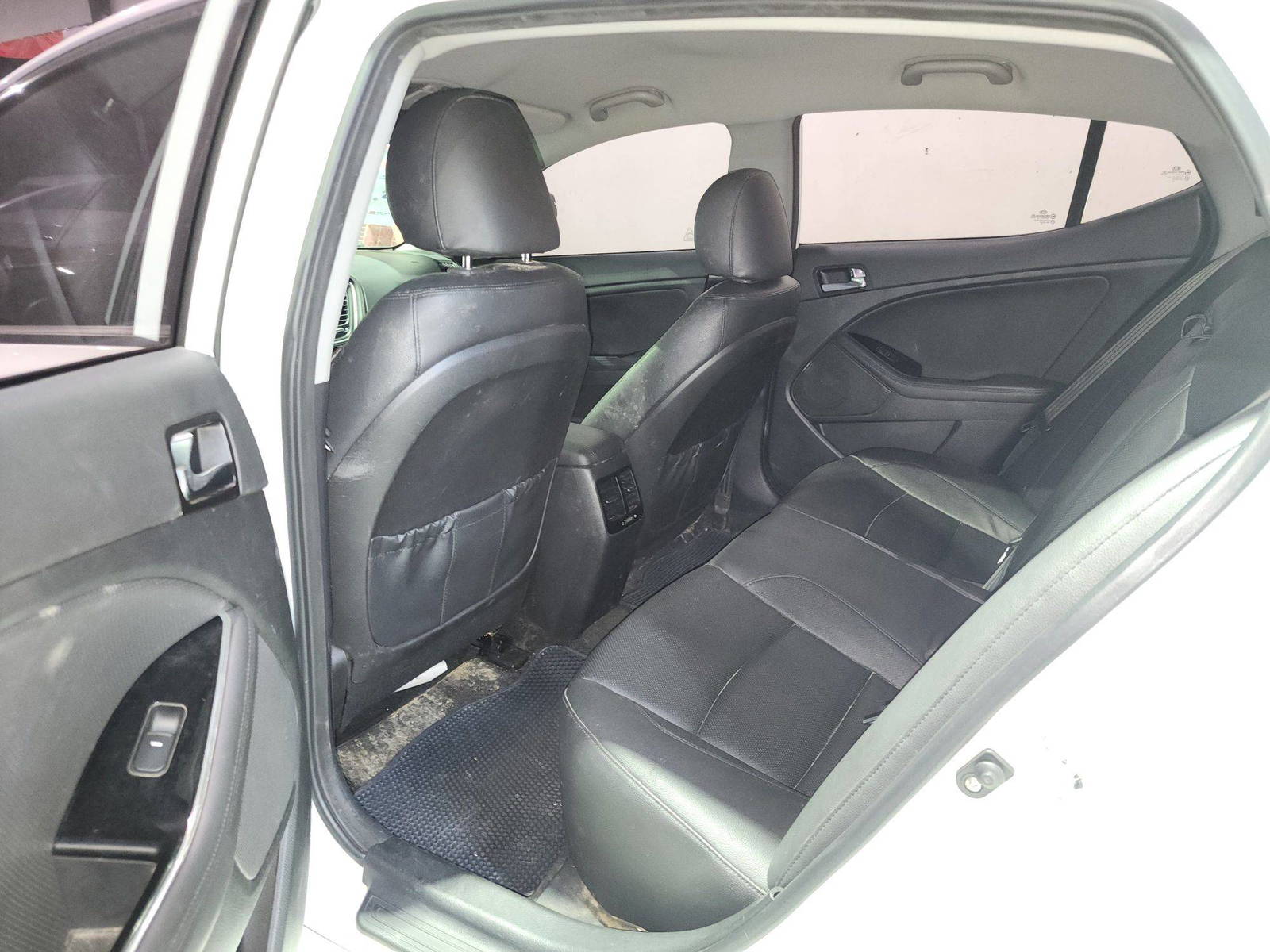 2014 KIA K5 — 140041 KM — Lot 062544 — Souq - Marhaba Auctions Used Cars - Image 7