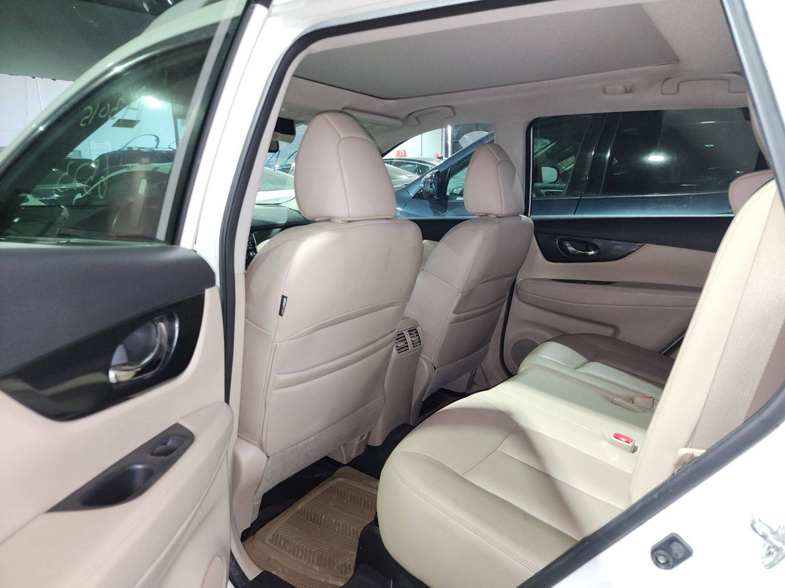 2016 NISSAN ROGUE — 85285 KM — Lot 806523 — Al Quoz - Marhaba Auctions Used Cars - Image 3