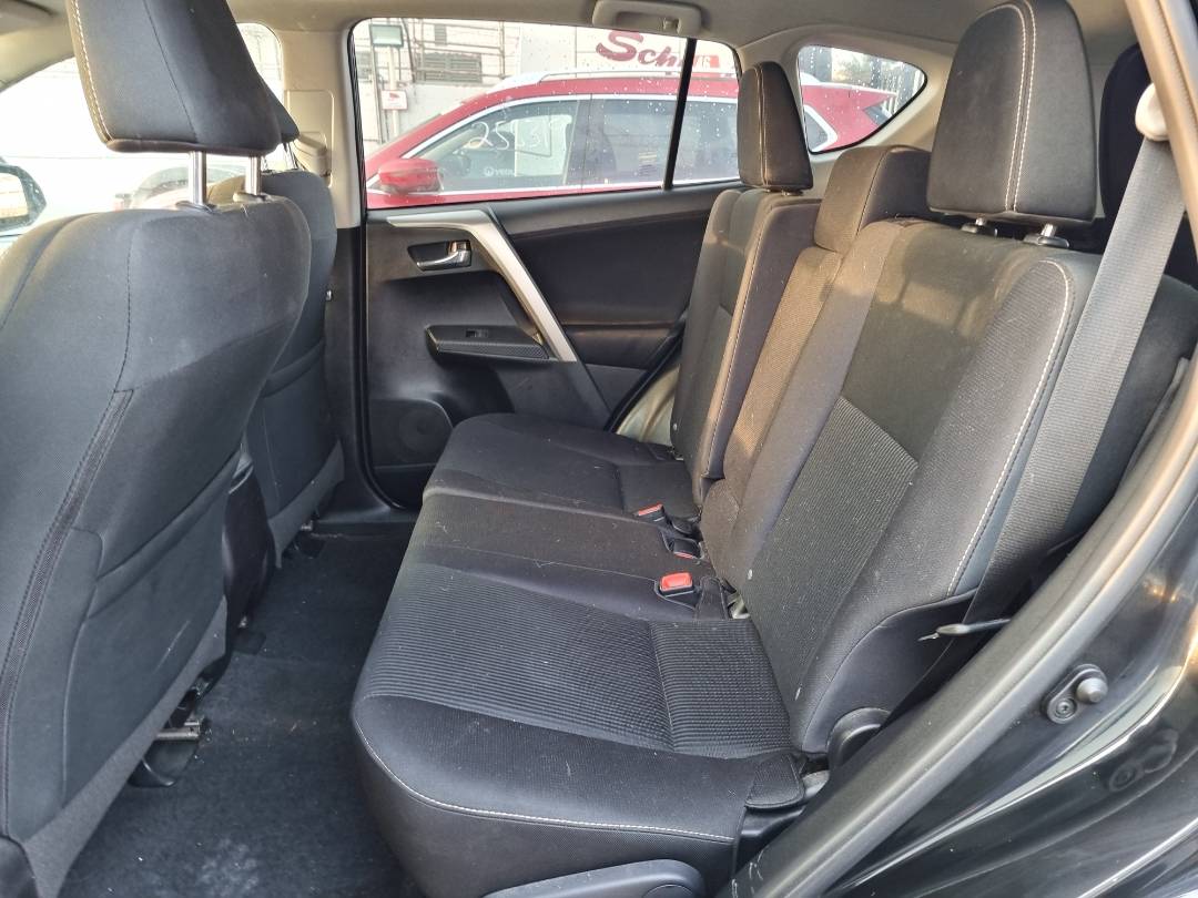 2015 TOYOTA RAV4 — 183881 Miles — Lot 65377664 — Souq - Marhaba Auctions Used Cars - Image 6