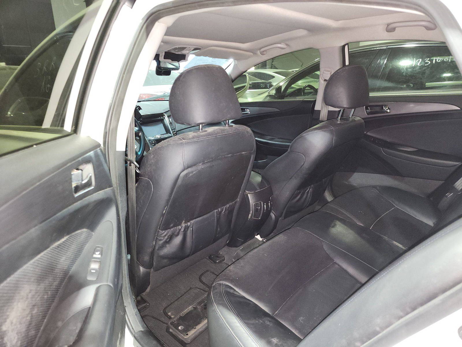2014 HYUNDAI SONATA — 230303 KM — Lot 098817 — Souq - Marhaba Auctions Used Cars - Image 7