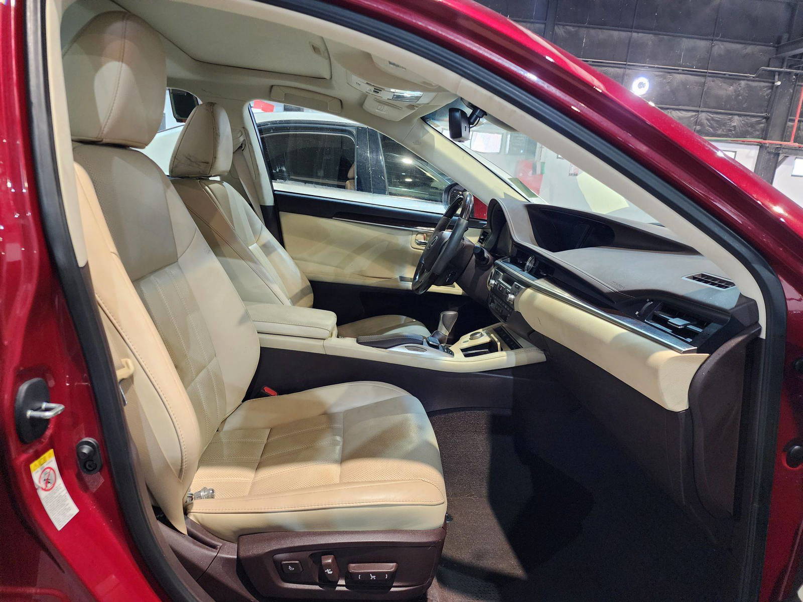 2017 LEXUS ES 350 — 33381 Miles — Lot GXHU061876 — Al Quoz - Marhaba Auctions Used Cars - Image 9