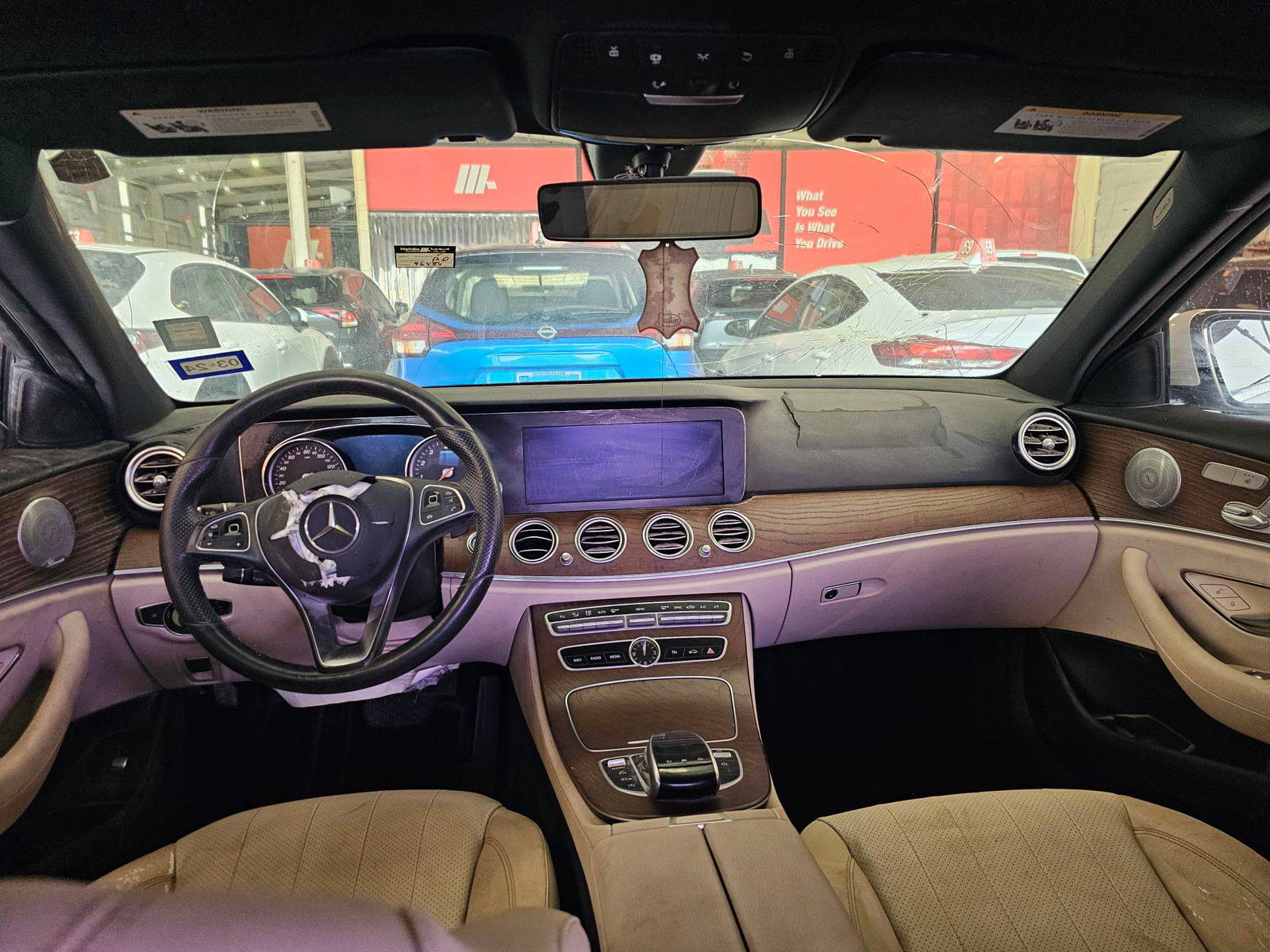MERCEDES BENZ E-300 2018 - Marhaba Auction Used Cars - Image 8