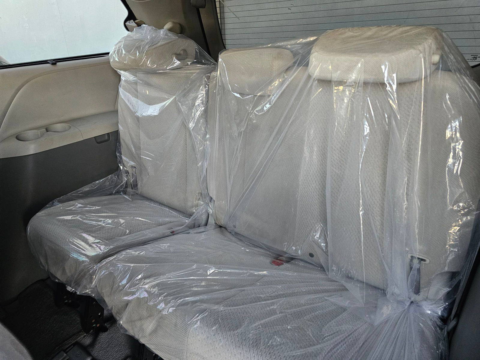2011 TOYOTA SIENNA — 282438 Miles — Lot S055686 — Souq - Marhaba Auctions Used Cars - Image 7