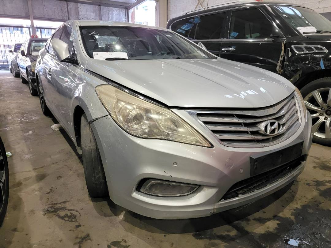 2012 HYUNDAI GRANDEUR — 187176 KM — Lot 104717 — Souq - Marhaba Auctions Used Cars - Image 3