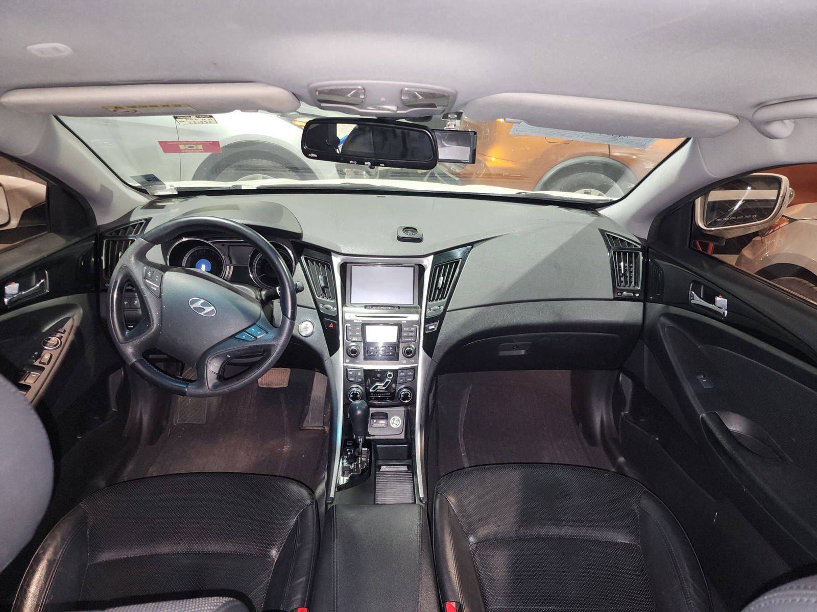 2010 HYUNDAI SONATA — 221550 KM — Lot 215487 — Main - Marhaba Auctions Used Cars - Image 8
