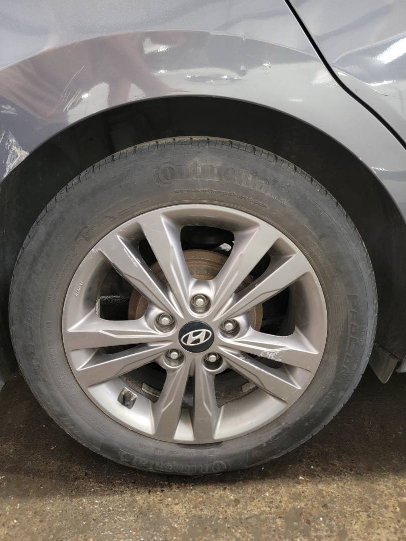 2017 HYUNDAI ELANTRA — 266049 KM — Lot 82235903 — Souq - Marhaba Auctions Used Cars - Image 4