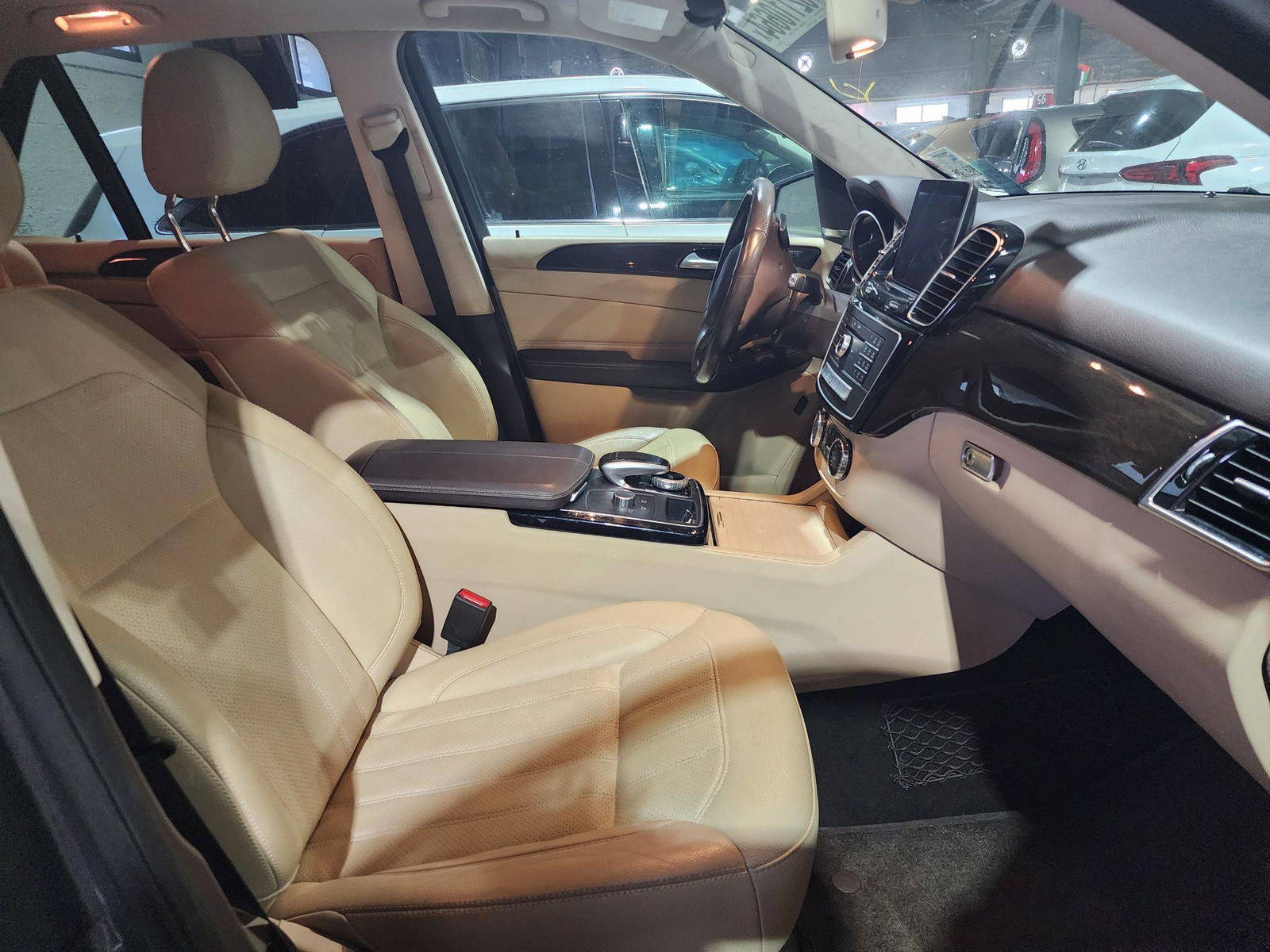 2017 MERCEDES BENZ GLE 350 — 104617 Miles — Lot 842251 — Al Quoz - Marhaba Auctions Used Cars - Image 9