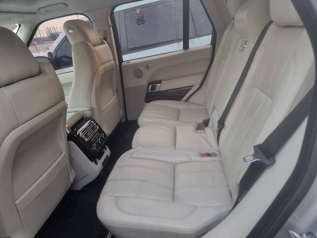 2015 LAND ROVER RANGE ROVER SUPERCHARGED — 155500 Miles — Lot 205395 — Souq - Marhaba Auctions Used Cars - Image 5