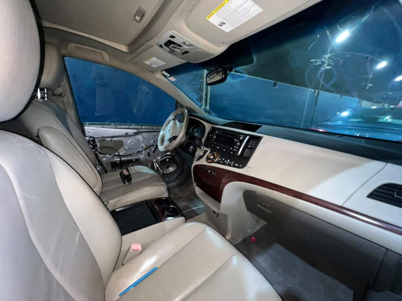 2011 TOYOTA SIENNA — 200828 Miles — Lot S079181 - Marhaba Auctions Used Cars - Image 9