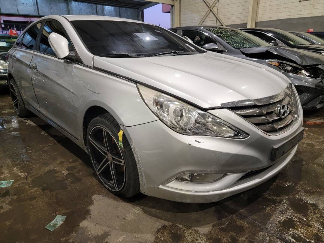 2010 HYUNDAI SONATA — 229423 KM — Lot 073698 — Main - Marhaba Auctions Used Cars - Image 3