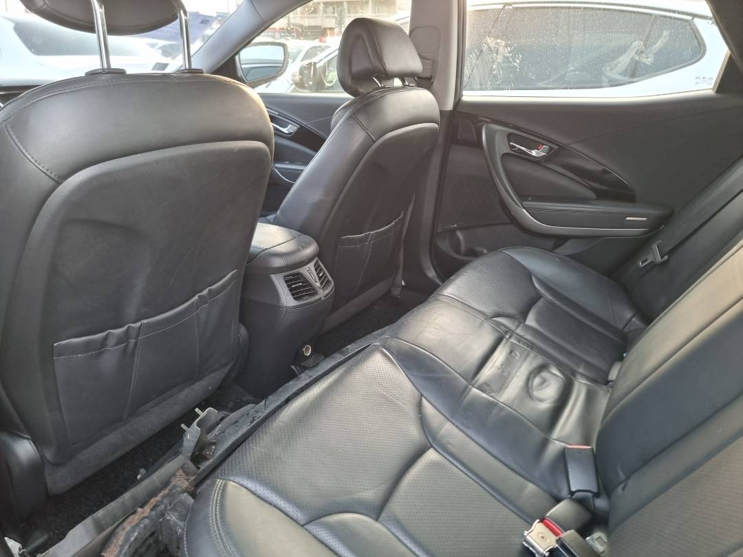 2013 HYUNDAI GRANDEUR — 223351 KM — Lot 272100 — Souq - Marhaba Auctions Used Cars - Image 6