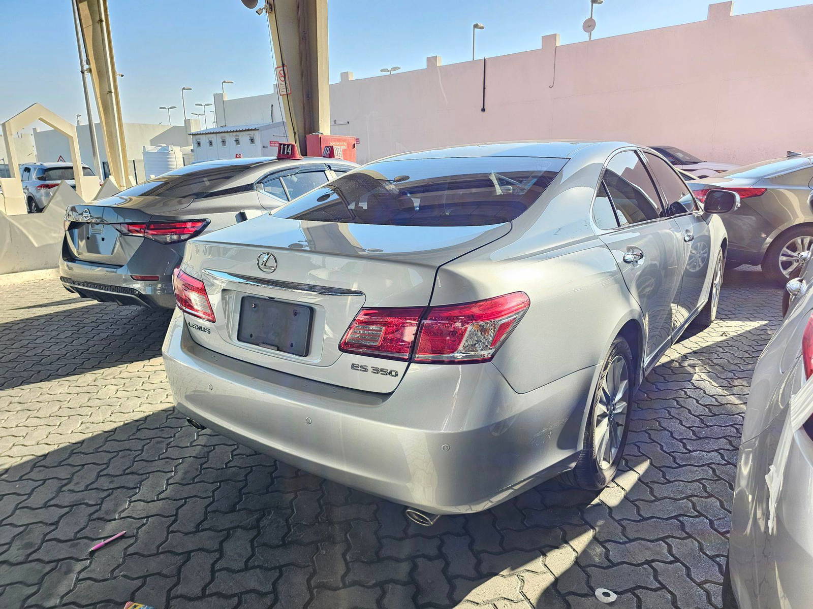 2011 LEXUS ES 350 — 98266 KM — Lot 9B2422577 — Souq - Marhaba Auctions Used Cars - Image 4