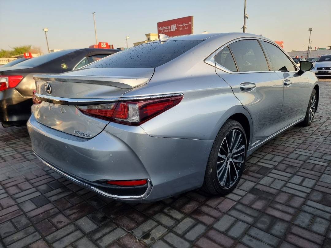 2022 LEXUS ES 300H — 22132 Miles — Lot 68057753 — Ind. 12 - Marhaba Auctions Used Cars - Image 5