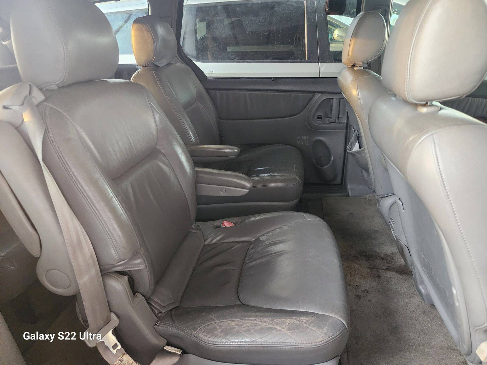 2004 TOYOTA SIENNA — 239890 Miles — Lot 46689414 - Marhaba Auctions Used Cars - Image 8