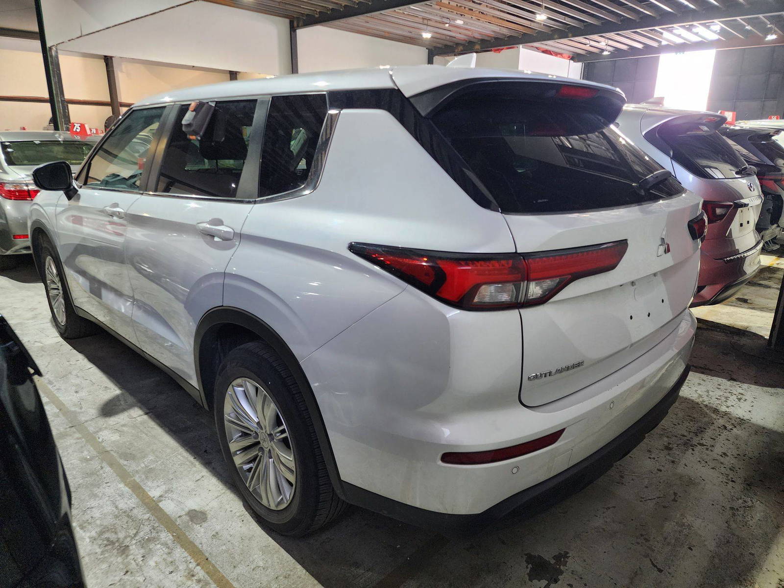 2022 MITSUBISHI OUTLANDER — 61452 KM — Lot 12176933 — Main - Marhaba Auctions Used Cars - Image 6