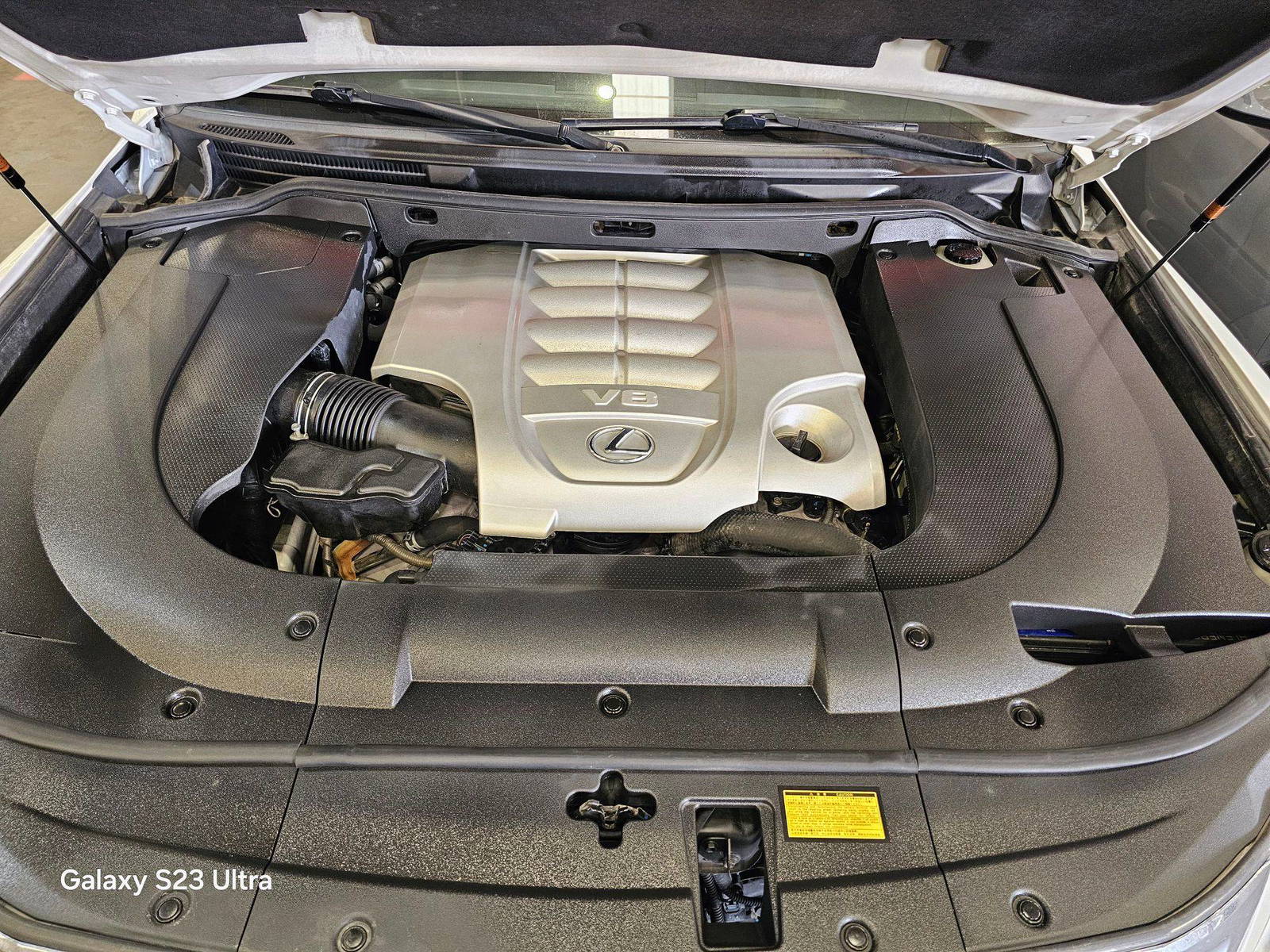 LEXUS LX 570 2011 - Marhaba Auction Used Cars - Image 17