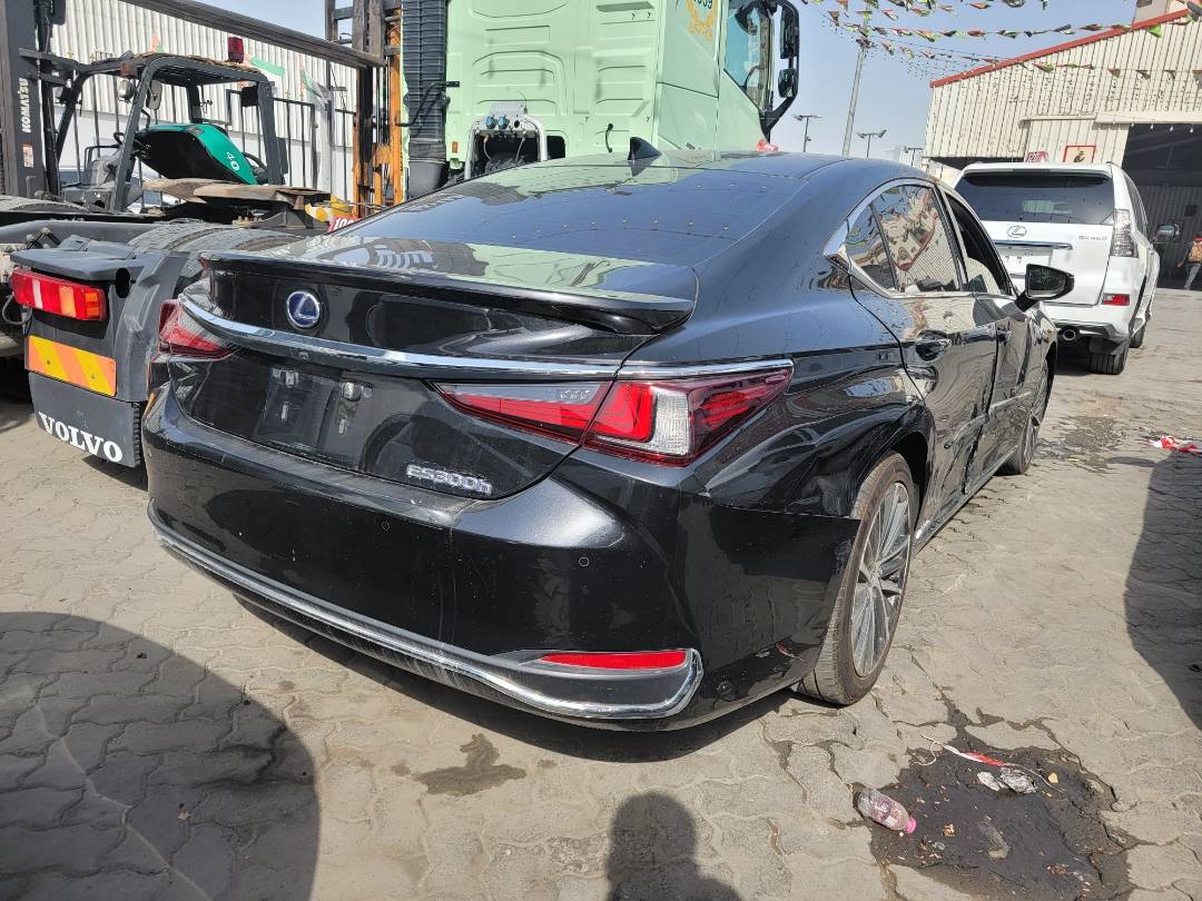 2022 LEXUS ES 300H — 131796 Miles — Lot U025914 — Main - Marhaba Auctions Used Cars - Image 4
