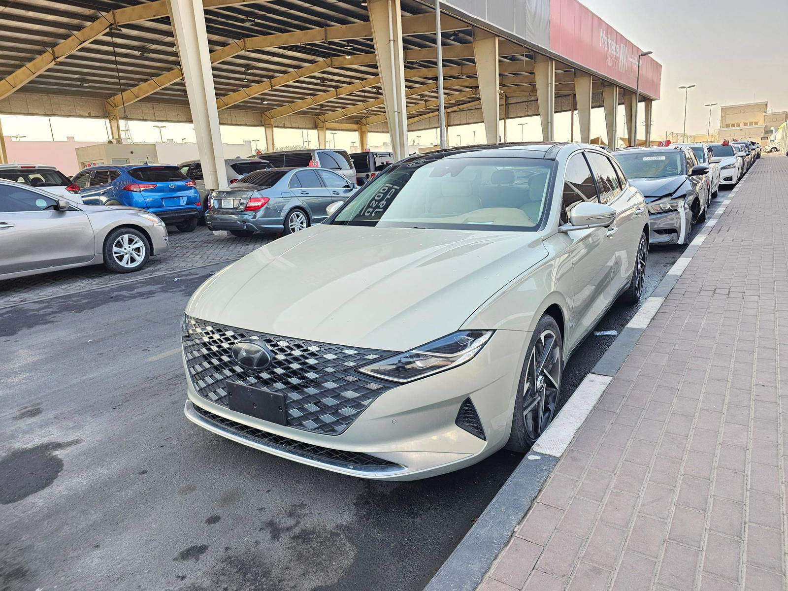 2022 HYUNDAI AZERA — 133662 KM — Lot A464077 — Souq - Marhaba Auctions Used Cars - Image 3