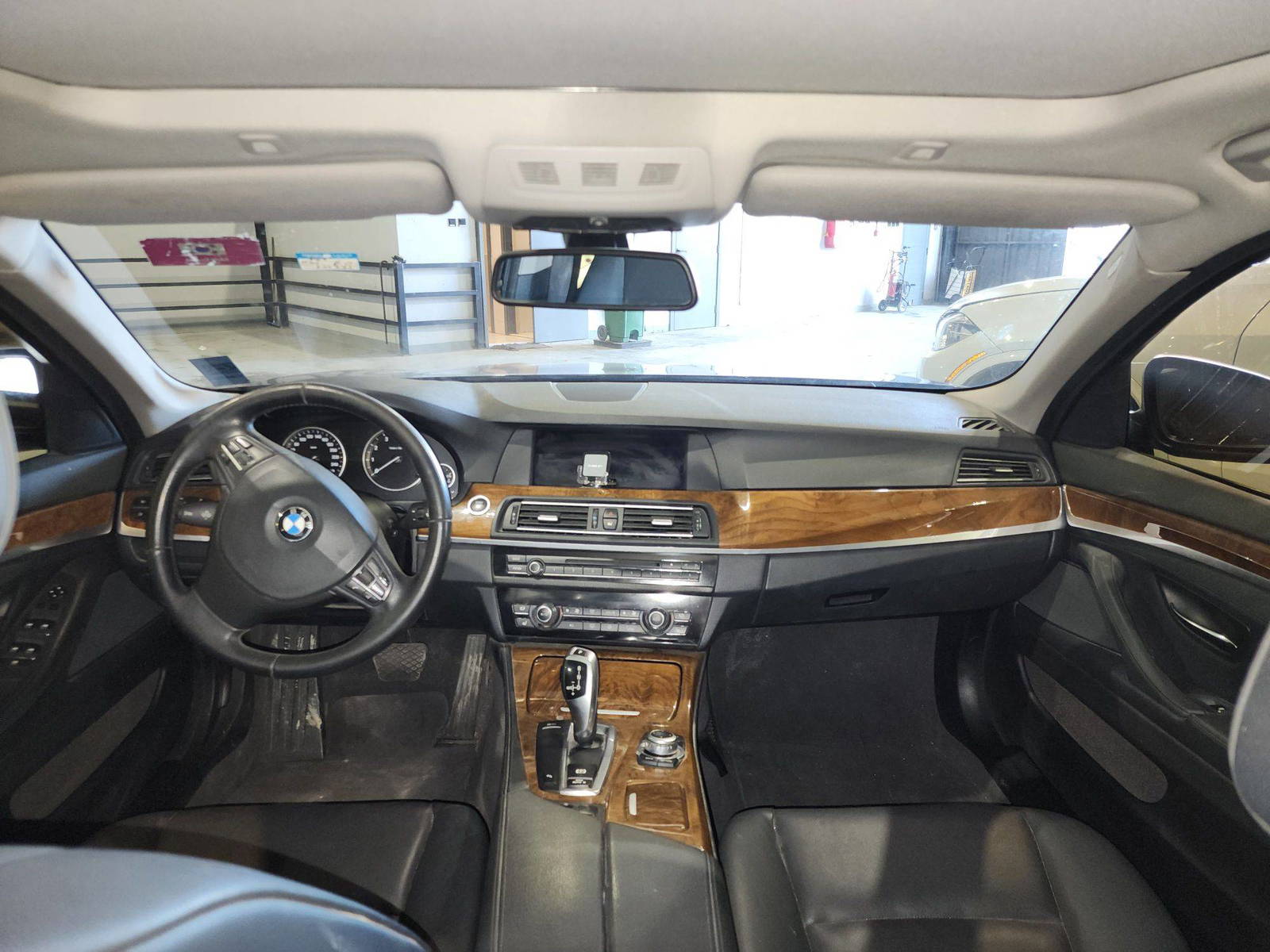 2010 BMW 523i — 205735 KM — Lot 501314 — Al Quoz - Marhaba Auctions Used Cars - Image 10