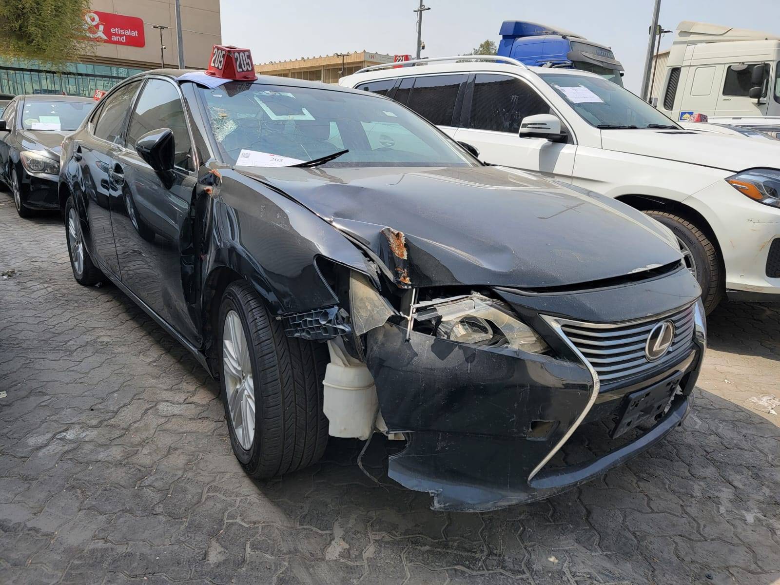 2015 LEXUS ES 350 — 180581 Miles — Lot XF2155047 — Main - Marhaba Auctions Used Cars - Image 3