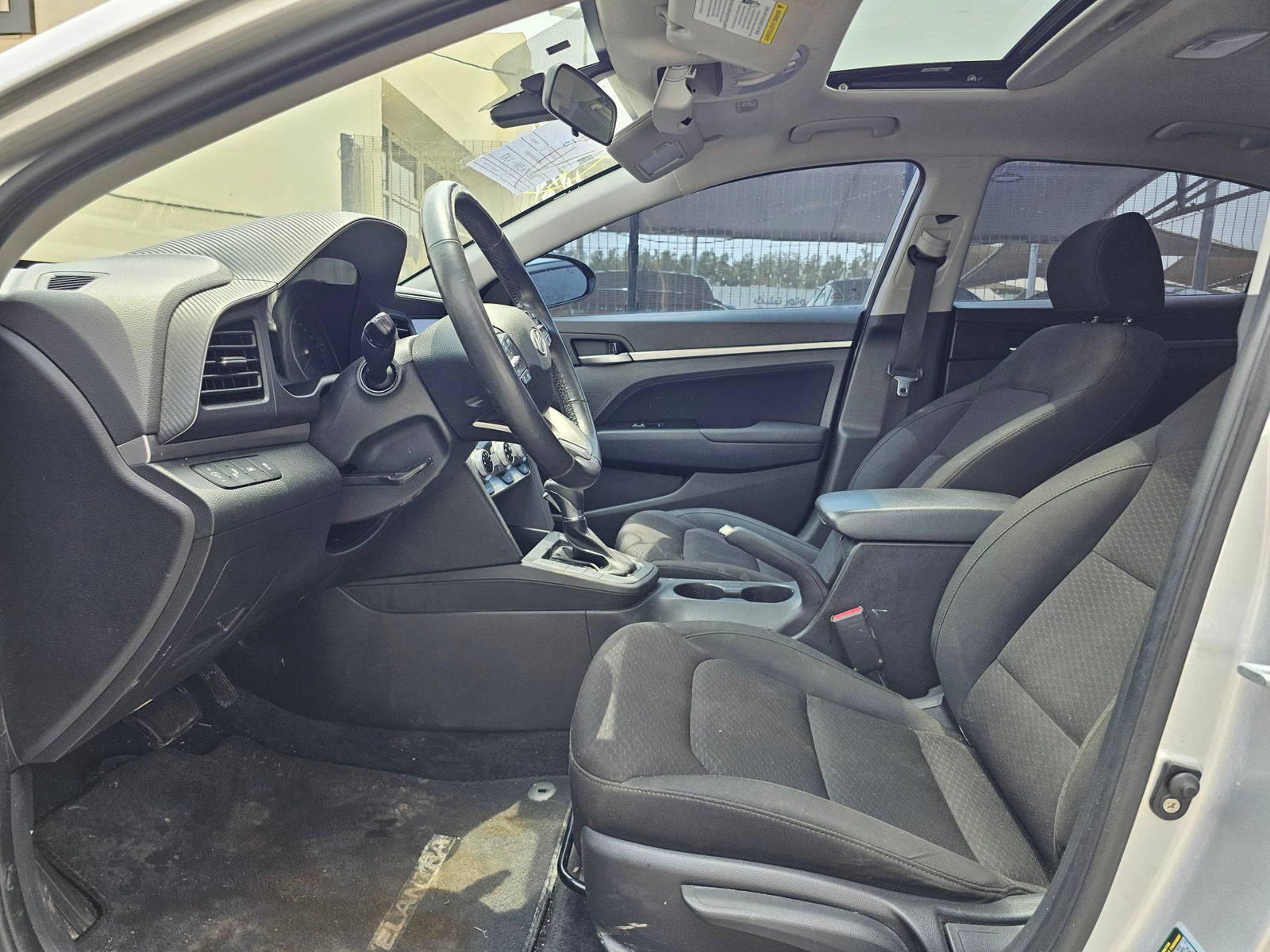 2019 HYUNDAI ELANTRA — 157378 KM — Lot 46405215 — Souq - Marhaba Auctions Used Cars - Image 9