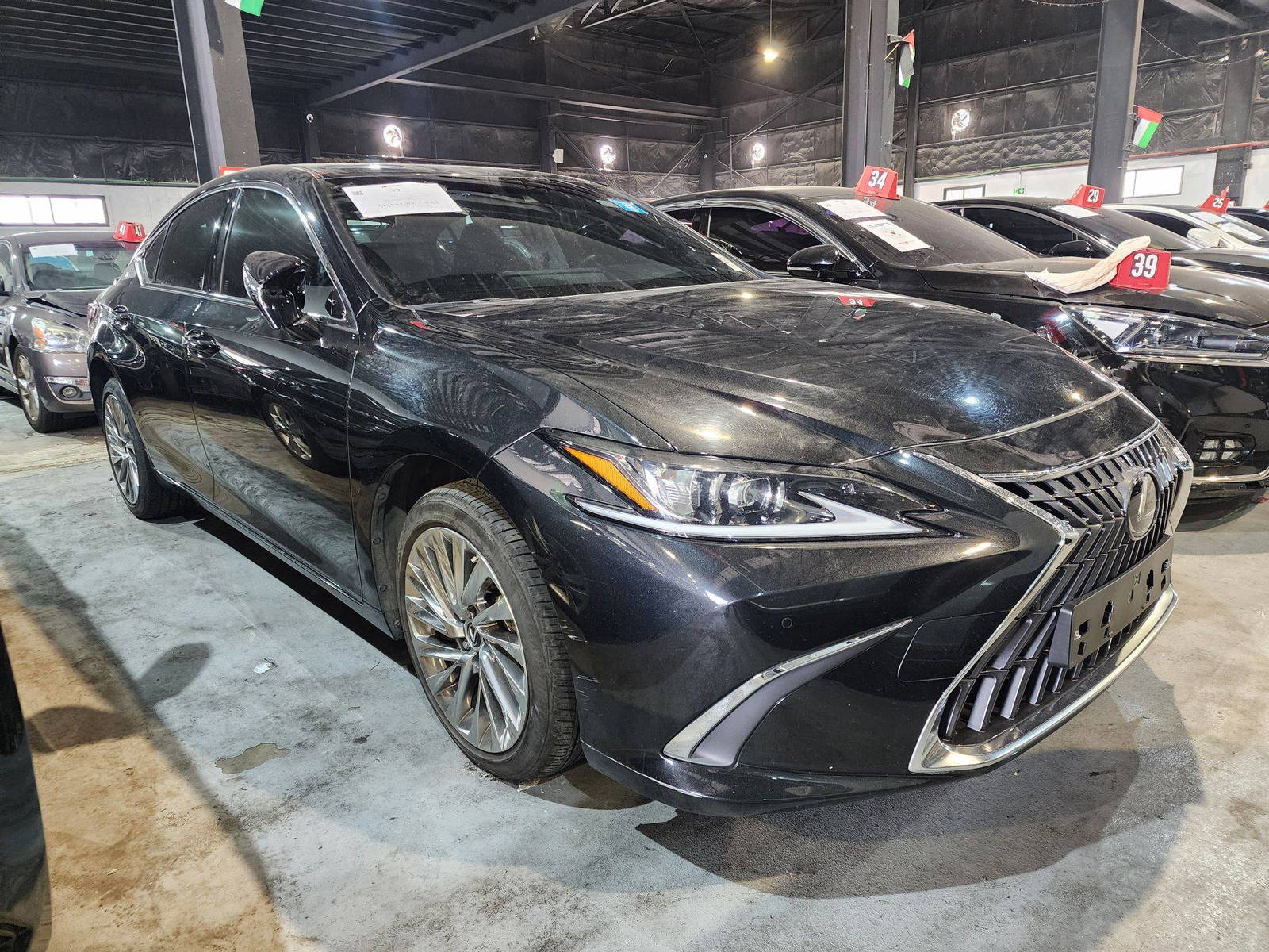2023 LEXUS ES 300H — 28539 KM — Lot 012750 — Al Quoz - Marhaba Auctions Used Cars - Image 4